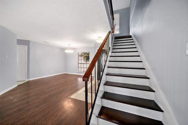 Building Photo - 21627 Park Brook Dr