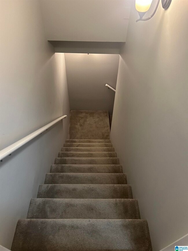 Building Photo - 2212 Ascot Ln