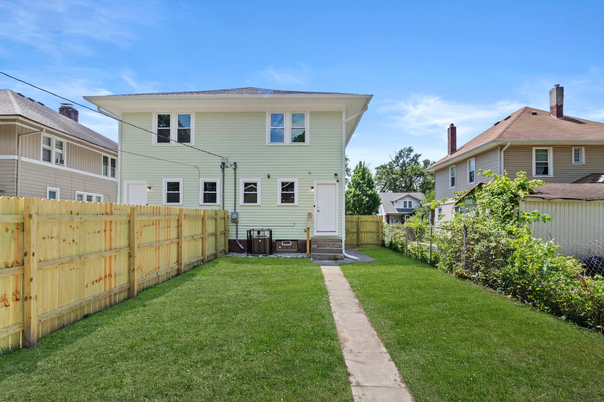 Building Photo - 4073 N College Ave