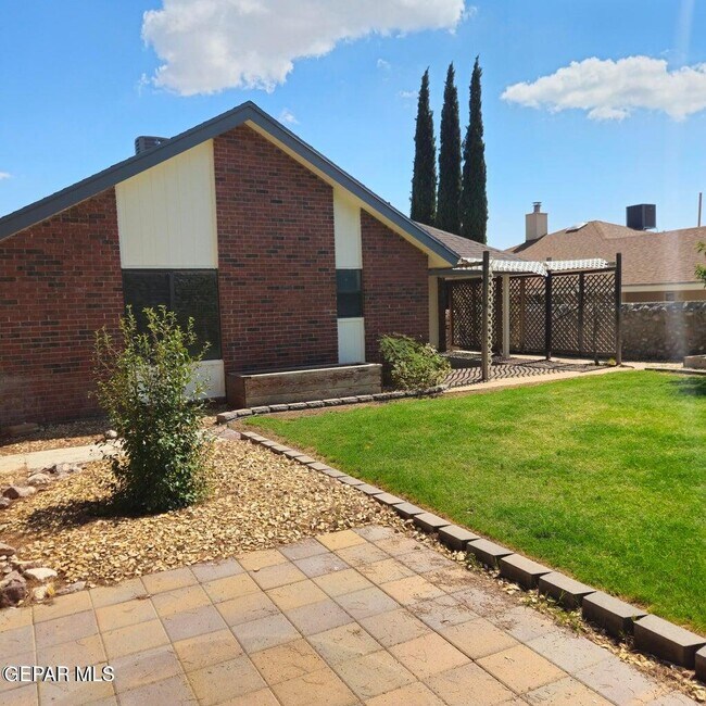 Building Photo - 7337 Canyon Run Dr