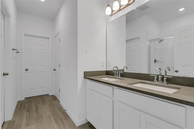 Building Photo - 15067 Willow Arbor Cir
