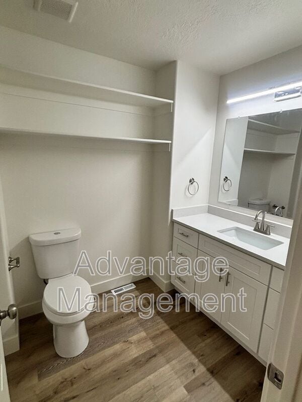 Building Photo - 741 1420 W