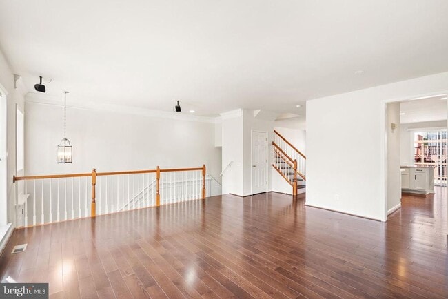 Building Photo - 7056 Courtyard Way