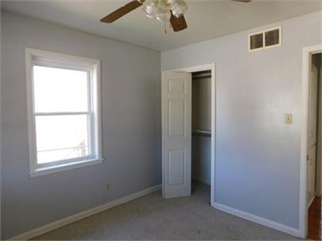 Building Photo - 1712 Savannah Dr