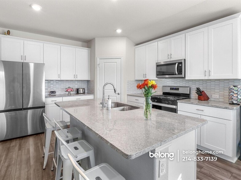 Building Photo - 3505 Kingsview Dr