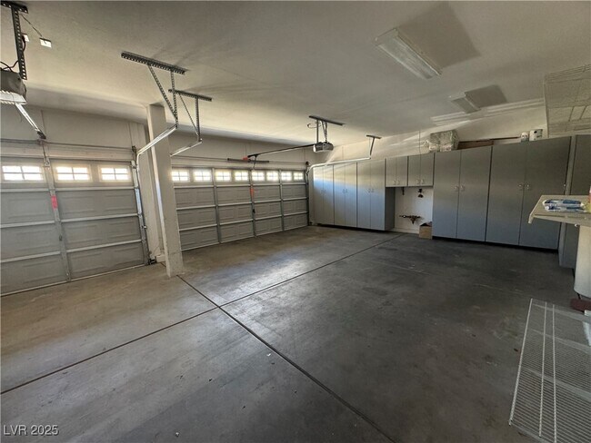 Building Photo - 10203 Radcliffe Peak Ave