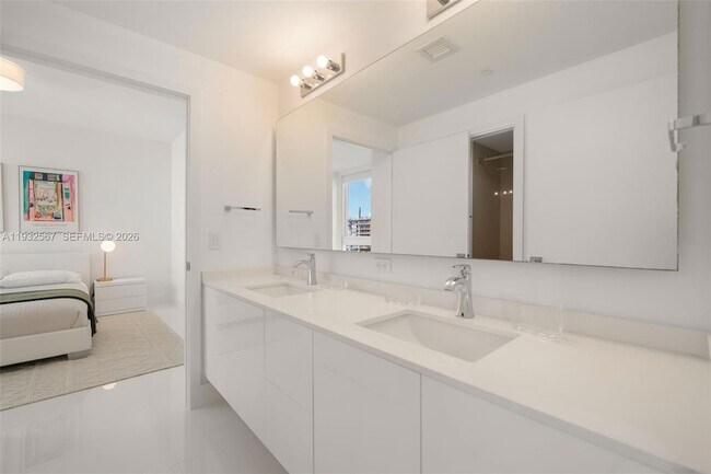 Building Photo - 600 NE 27th St