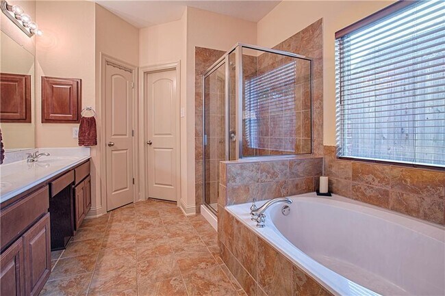 Building Photo - 12500 Calistoga Way