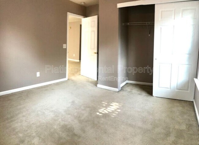 Building Photo - 6205 Park Leaf Walk