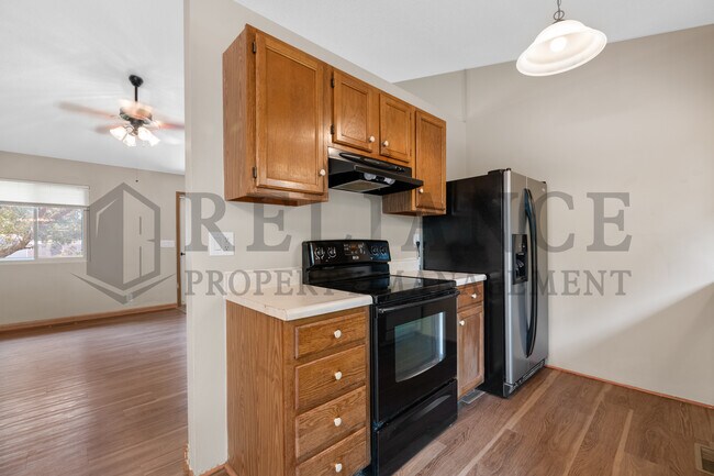 Building Photo - 2014 N Pine Grove St