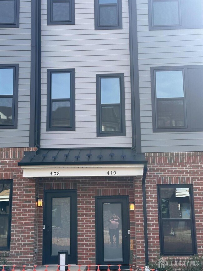 Building Photo - 410 Jessie Pl