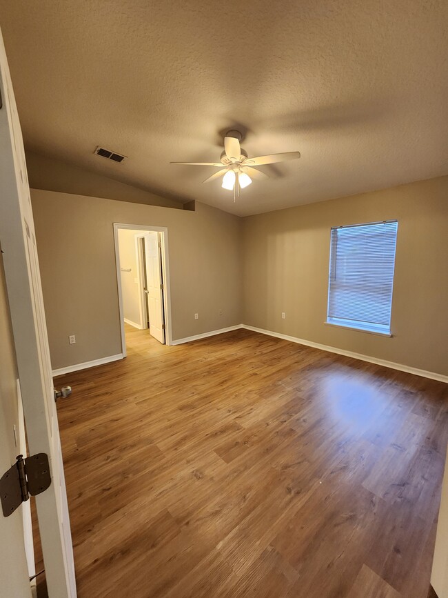 Building Photo - 4921 Fiske Cir