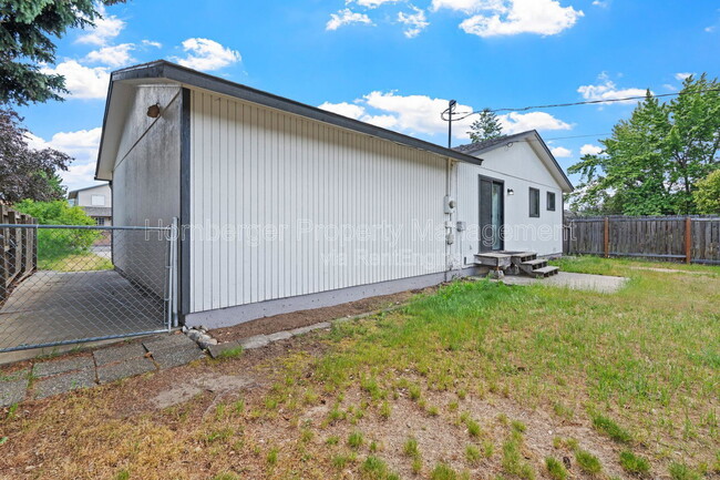 Building Photo - 1609 E 1st Ave