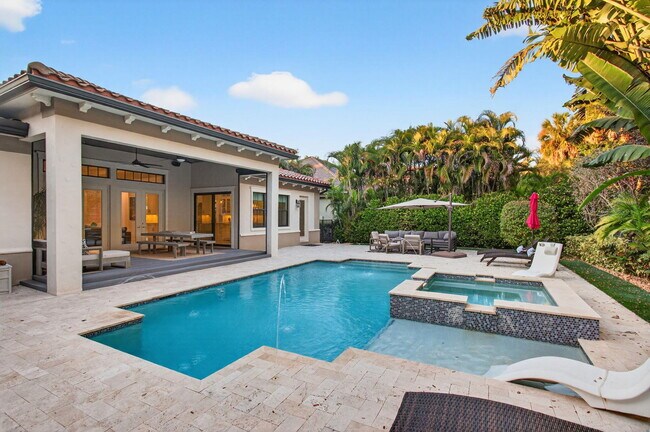 Building Photo - 17662 Cadena Dr