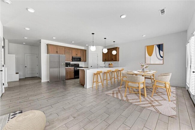 Building Photo - 2090 Wildflower Dr