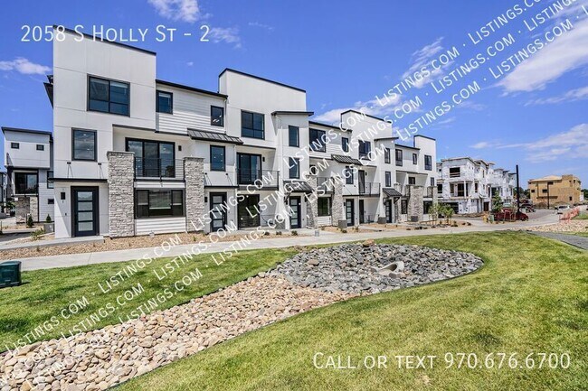 Building Photo - Brand New Row Home near DU close to I-25 a...