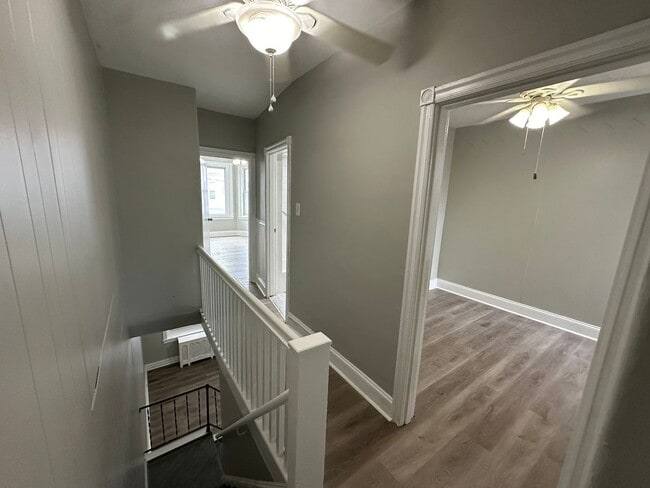 Building Photo - Charming updated 3 bed 1 bath in amazing location
