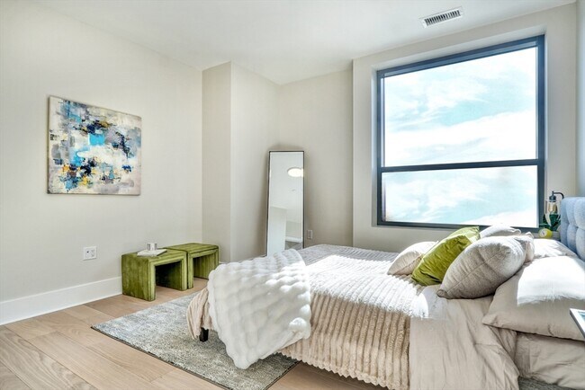 Building Photo - 62 Foundry St