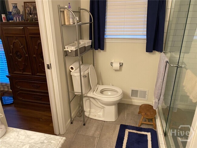 Building Photo - 245 Springdale St