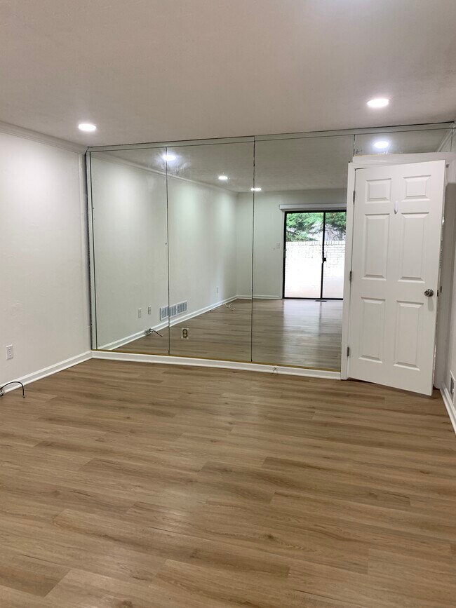 Building Photo - 1714 S Johnson Ferry Rd NE