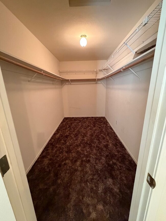 Building Photo - Nice home for rent in Hanford