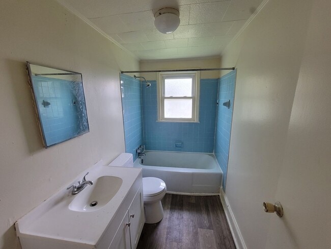 Building Photo - 3 Bedroom 1 Bathroom House