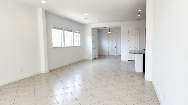 Building Photo - NEW 3 Bedroom home in ZANJERO TRAILS!