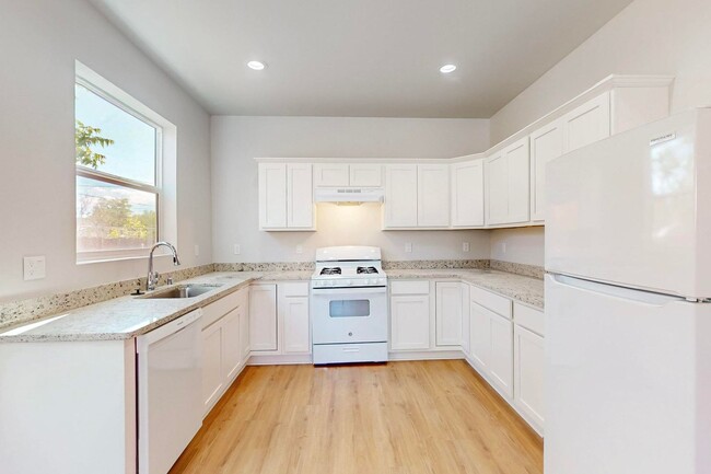 Building Photo - 2112 Coal Ave SE