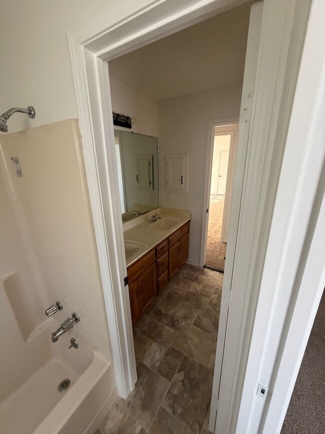 Building Photo - Newly Remodeled 2 Bed 1 Bath home in Independence