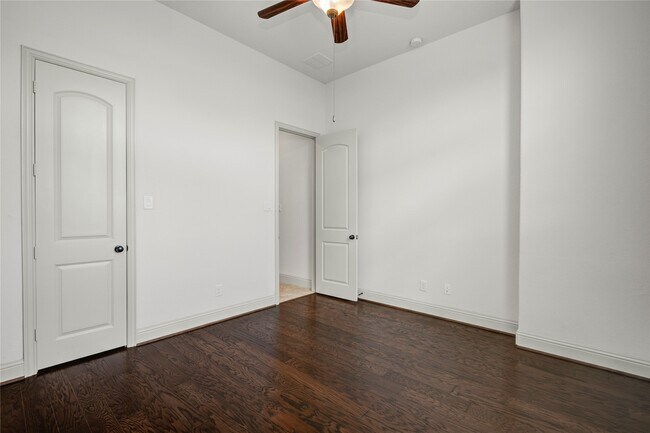 Building Photo - 1644 Longwood Glen Ln