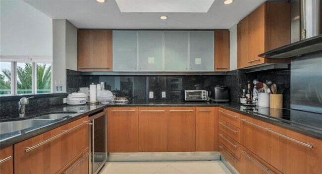 Building Photo - 9401 Collins Ave