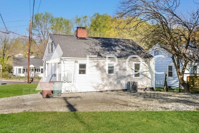 Building Photo - 1023 Gregory St