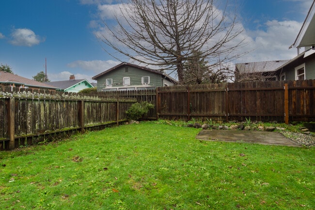 Building Photo - 7547 26th Ave NW