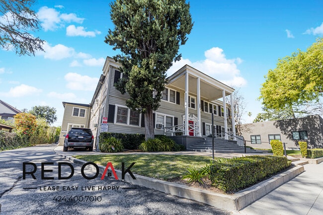 Building Photo - 1559 N Hill Ave