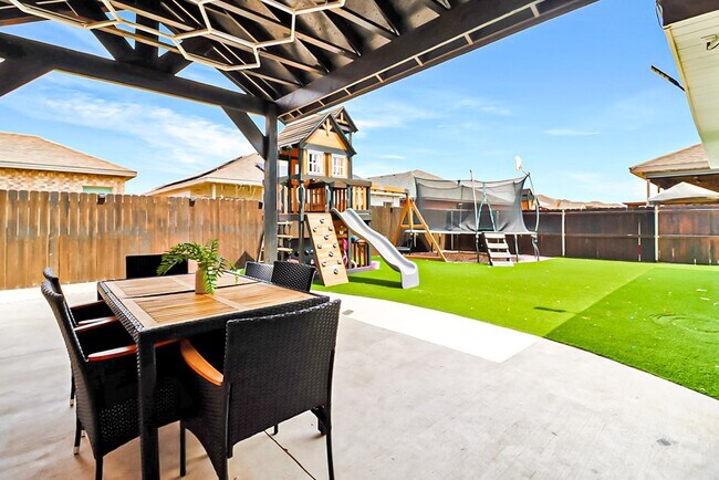 Building Photo - 1339 Masquerade Blvd