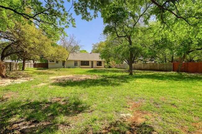 Building Photo - 2502 W Messick Loop