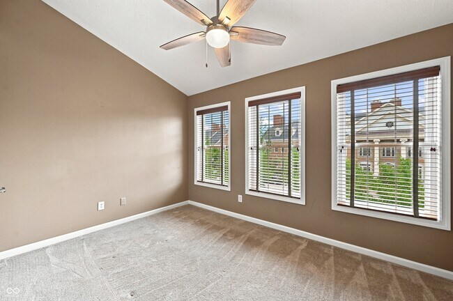 Building Photo - 353 Autumn Dr