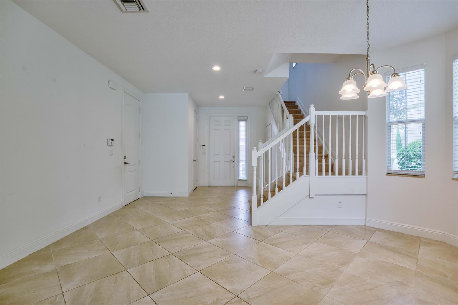 Building Photo - 119 Diamante Way