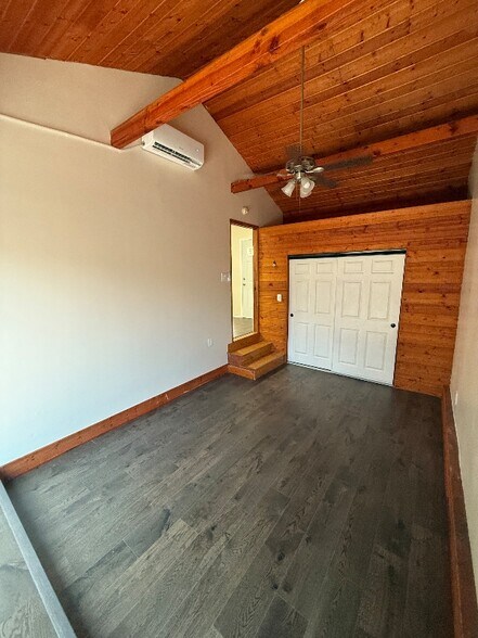 Building Photo - 9936 Rosecrans Ave
