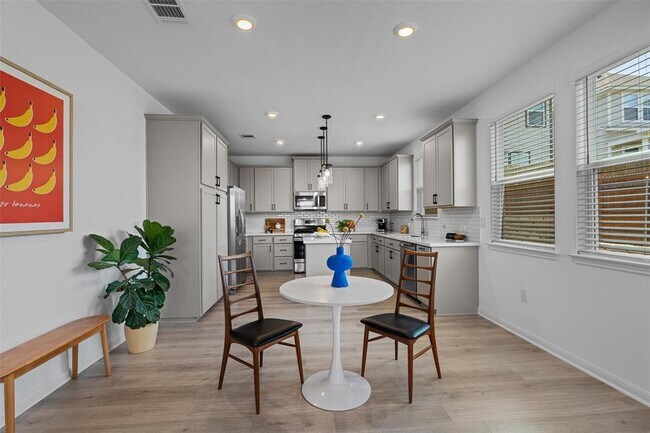 Building Photo - 13506 Grand Central Dr