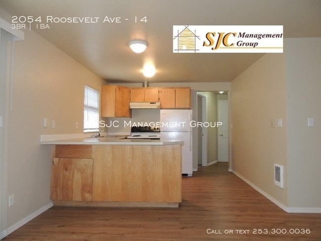 Building Photo - 2054 Roosevelt Ave