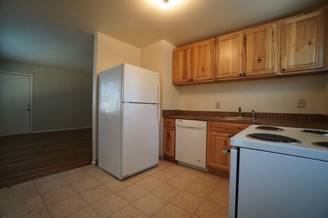 Building Photo - 1912 Cascade Ln