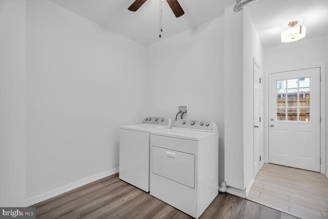 Building Photo - 3227 Chatham St