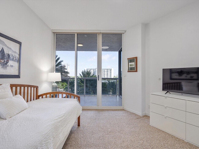 Building Photo - 3200 N Ocean Blvd