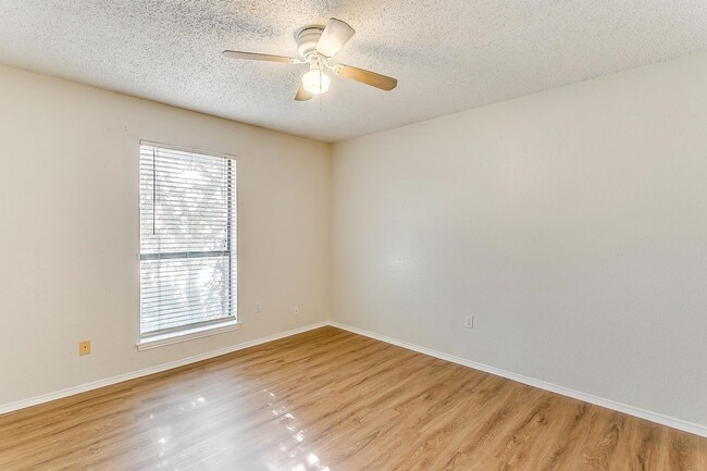 Building Photo - Great 2 Bed 2 Bath Townhouse in S Arlington- 76017