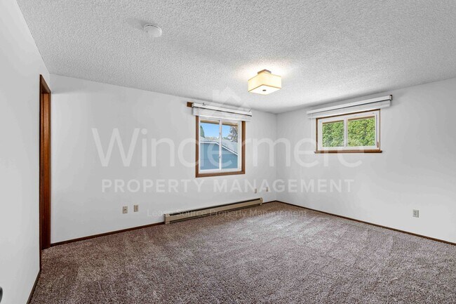 Building Photo - 906 S McDonald Rd