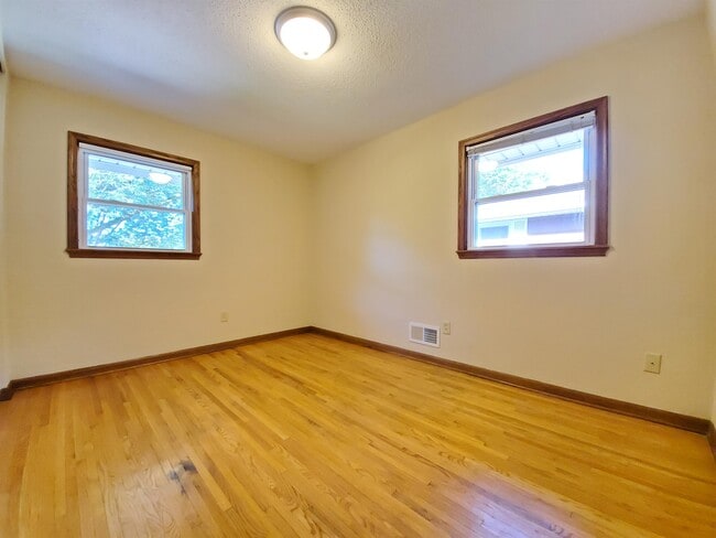 Building Photo - 1452 13th Ave NW