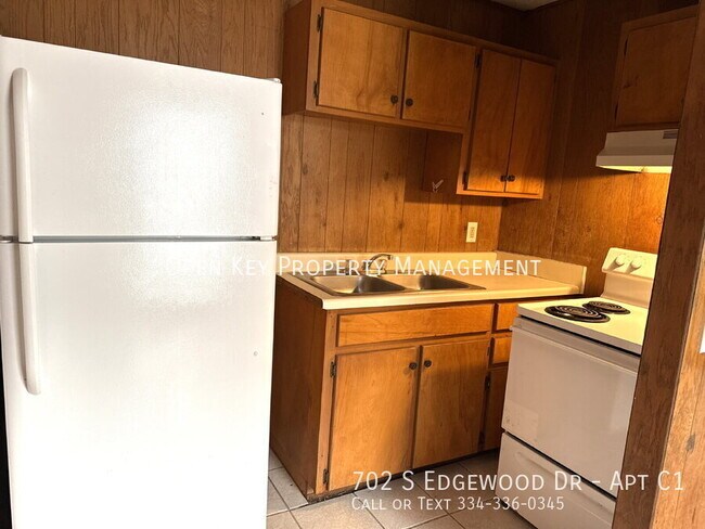 Building Photo - 702 S Edgewood Dr