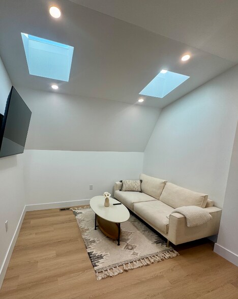 Building Photo - 3433 Lawrence St