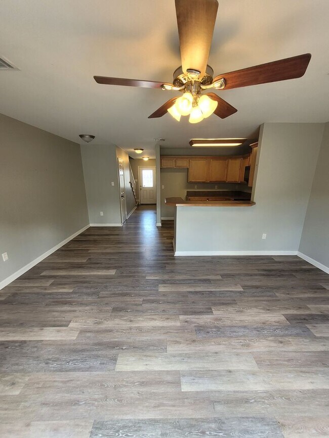 Building Photo - 1506 Southport Blvd